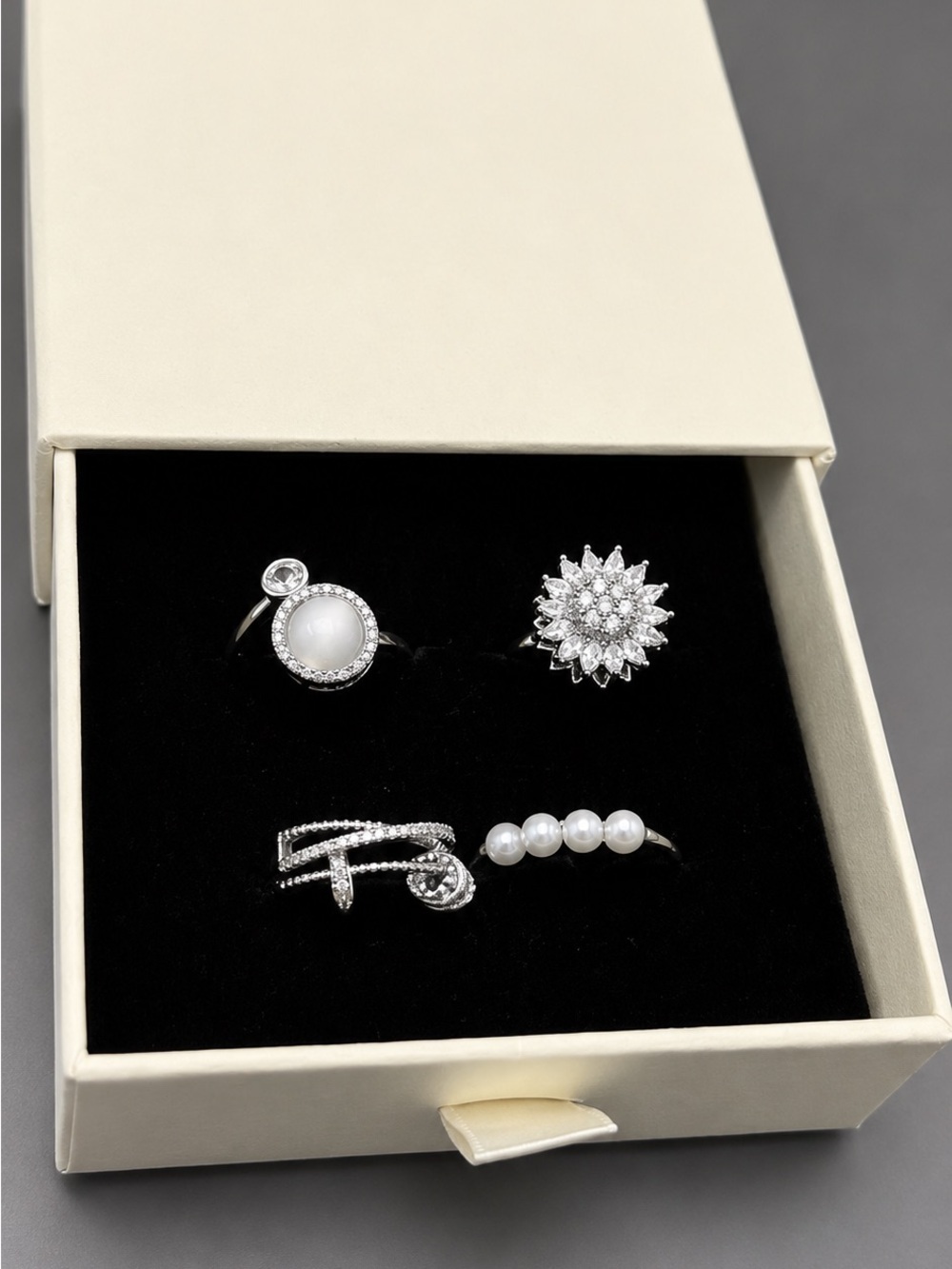 4PCS Adjustable Anxiety Rings Set Silver Ton Spinner Rings Pearl Flower